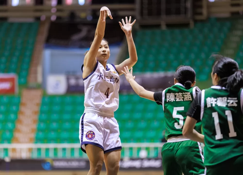永仁許婉昀三分球14中6，飆生涯新高31分8籃板4助攻3抄截 。
