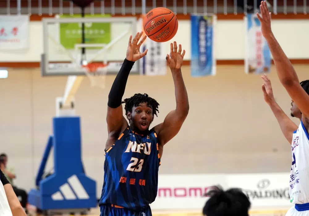 虎尾科大喬納森42分20籃板。