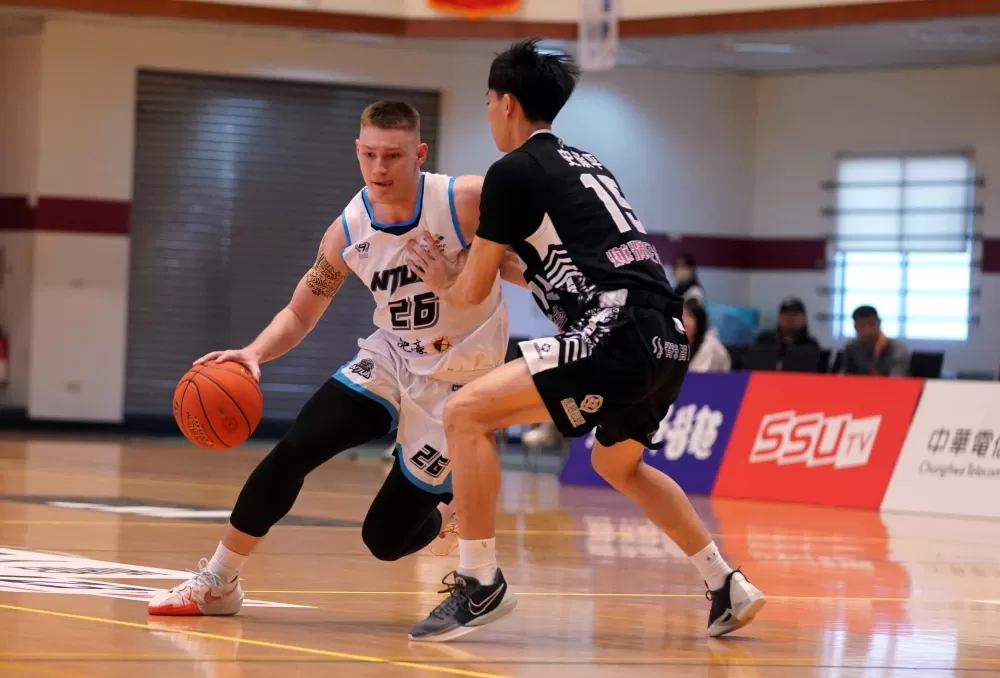 臺灣藝大喬納森21分。大專體總提供。下同。