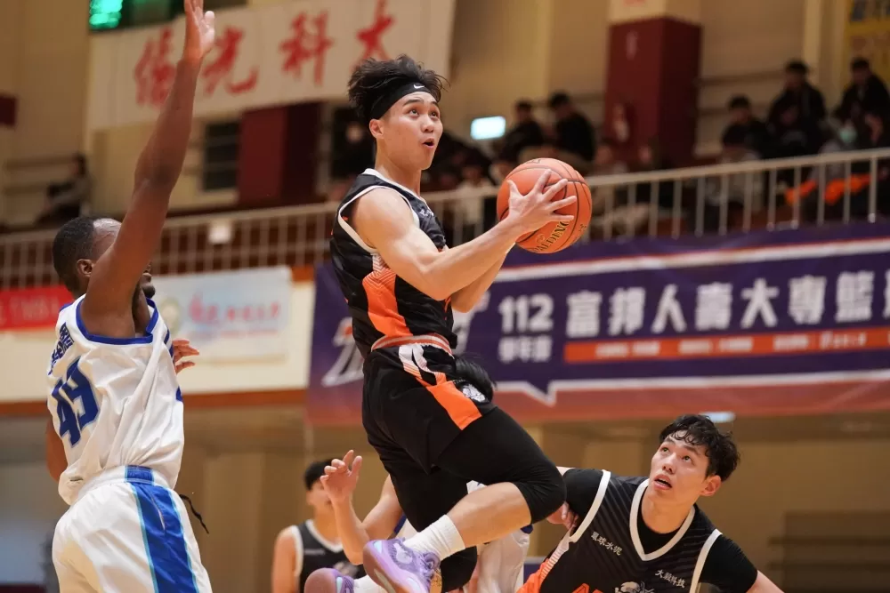 國立體大陳力生22分6助攻。
