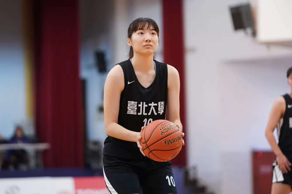 北大陳芊諭9分11籃板。