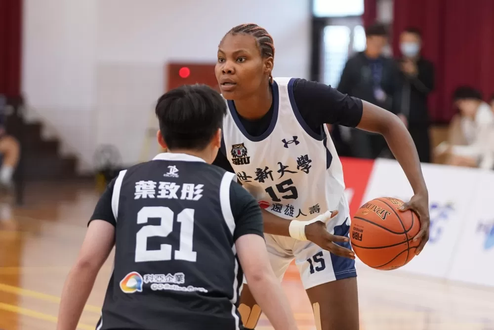 世新吉芙19分15籃板。