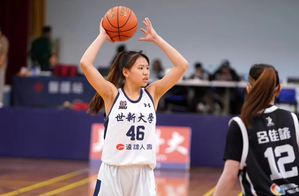 世新張家瑄16分6籃板。大專體總提供。下同。