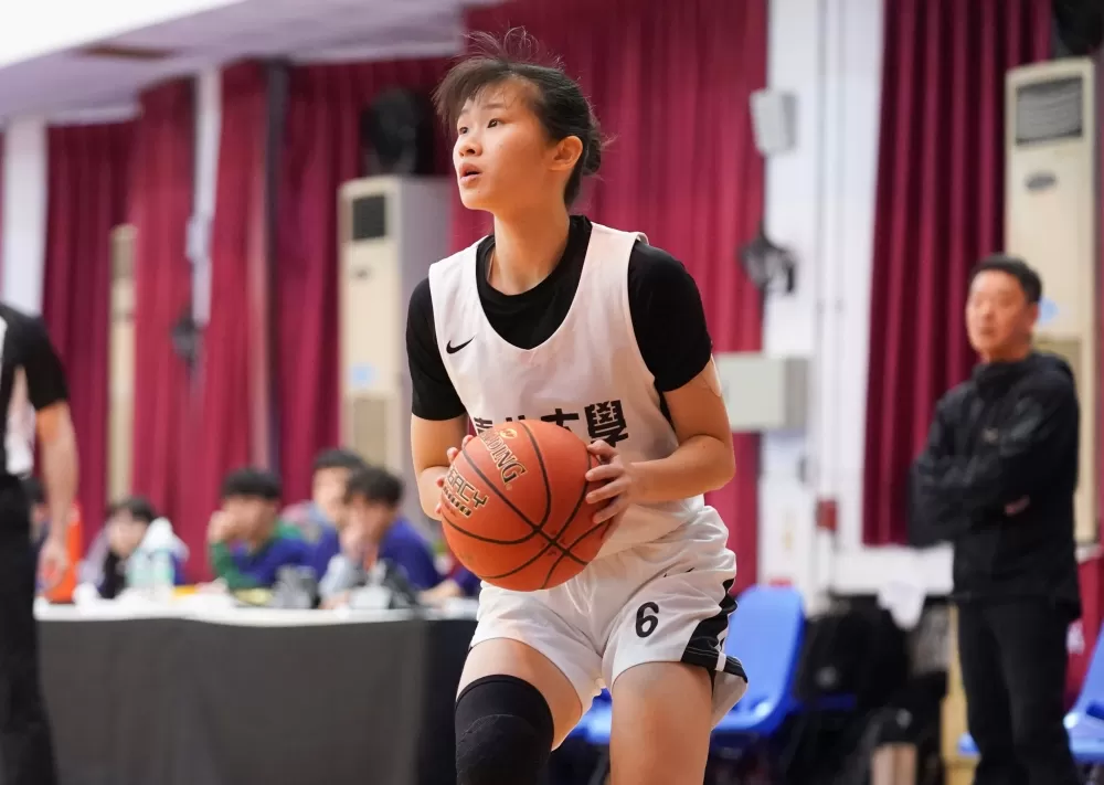 北大張嘉凌12分。