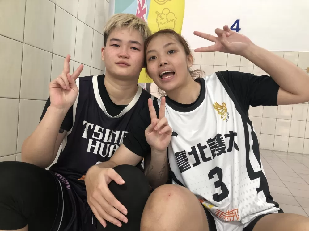 麻吉對決北護江澤欣(右)小贏清華丁芷容。