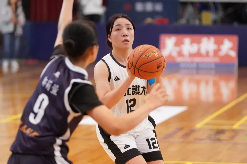 北護謝偉平16分13籃板。