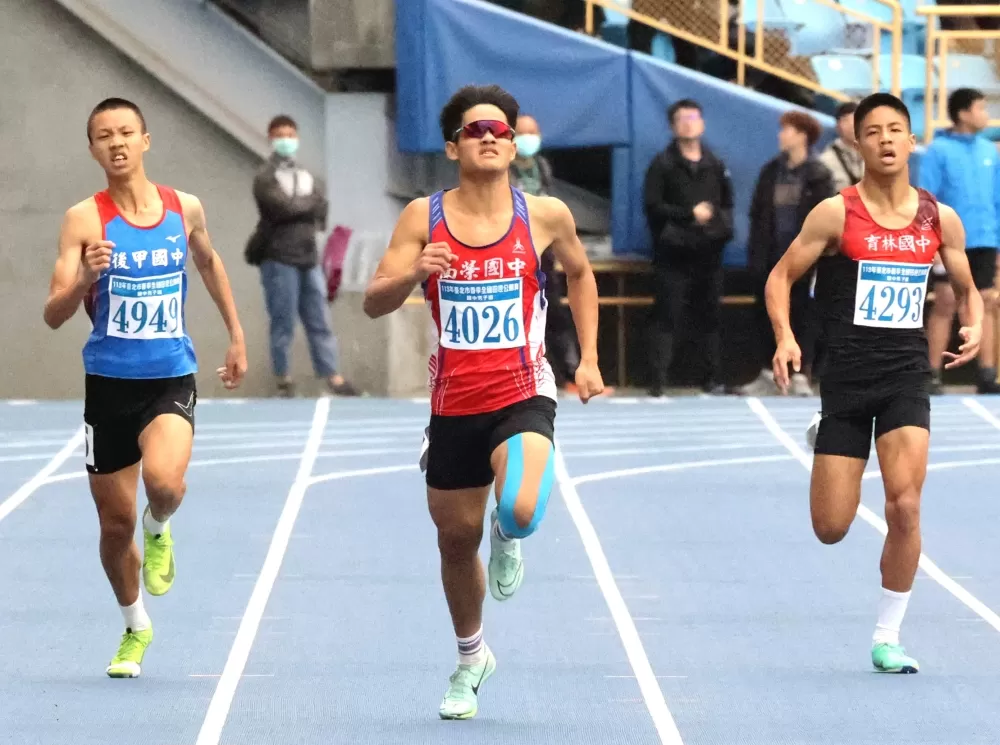 南榮國中簡皓恩400公尺預賽破大會、決賽奪金。林嘉欣／攝影。