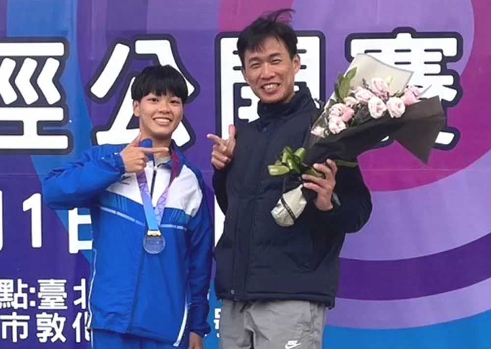 易柏安和教練月健龍。月健龍／提供。　