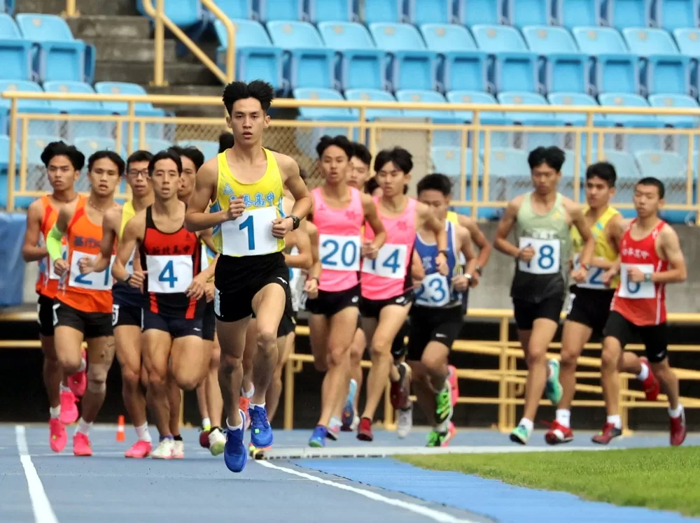 東泰高中風承顥(前)破懸24年紀錄,雙破大會奪雙金。林嘉欣/攝影。