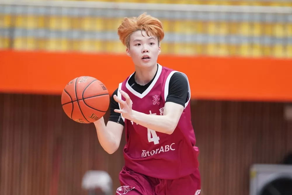 佛光李宜樺8分9籃板。