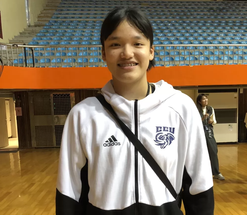 替淡商四連霸後跳過UBA,,直接挑戰WSBL的「最強女高中生」蕭豫玟現場力挺文化。