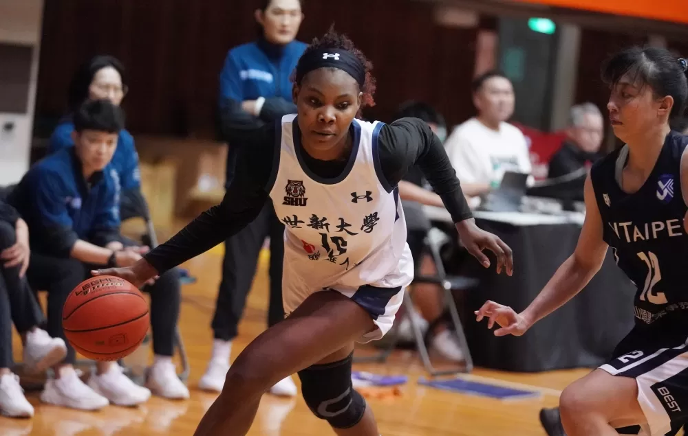 世新吉芙21分13籃板。