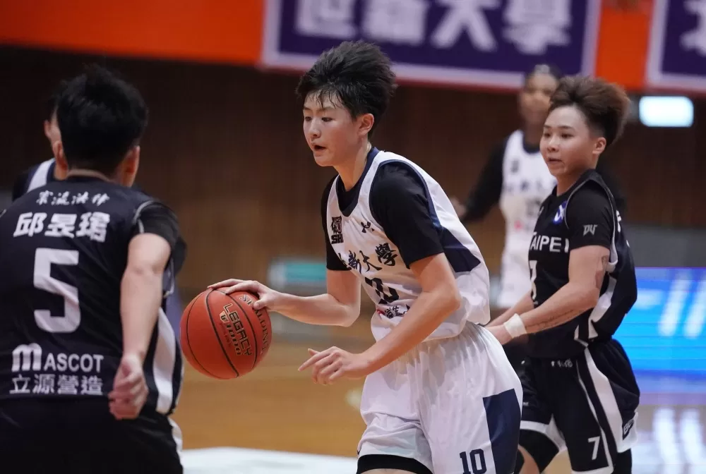 世新游沁樺9分7籃板。