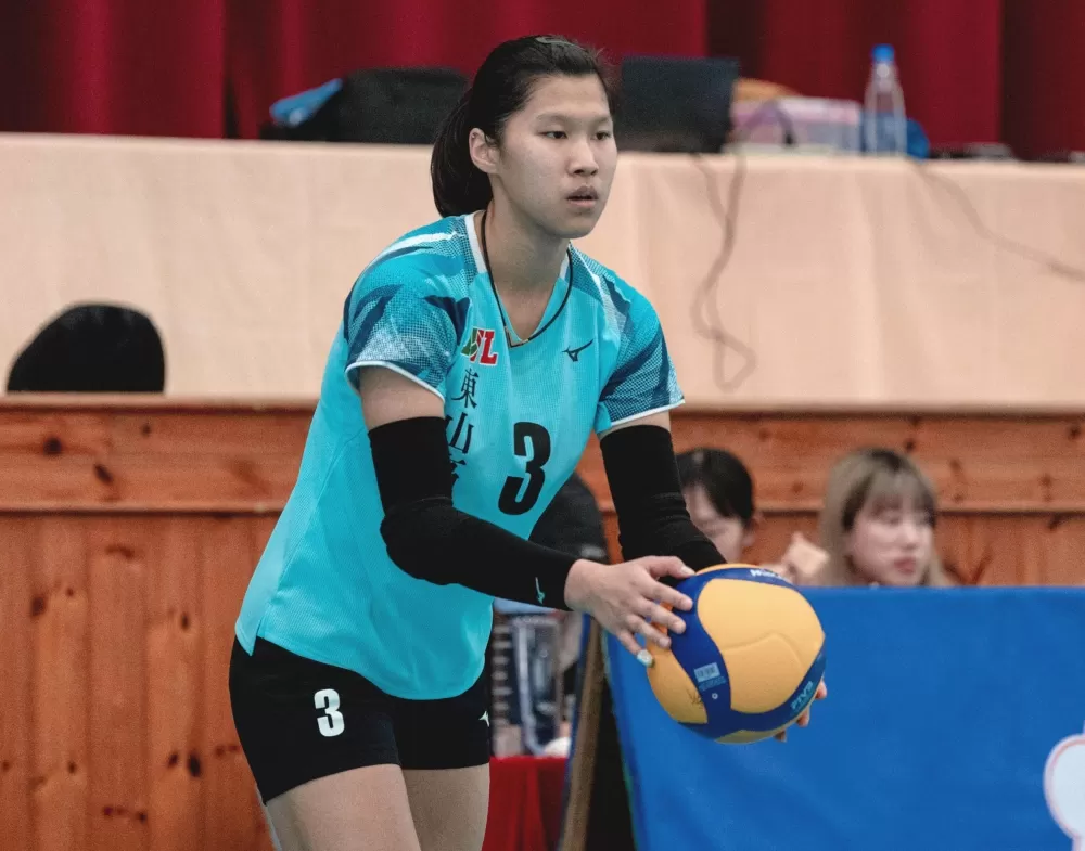 許芳閩發球利犀利。 