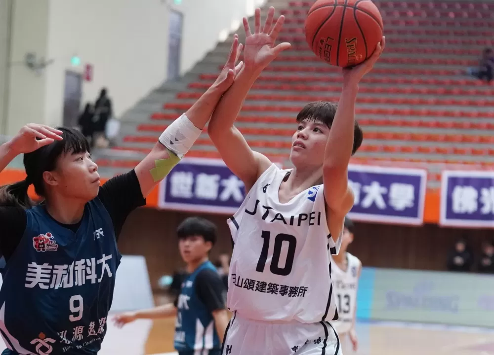 北市郭靜雯19分10籃板雙十演出。