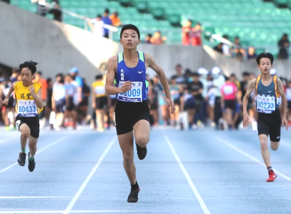 趙彥奎（前）破大會。林嘉欣／攝影。