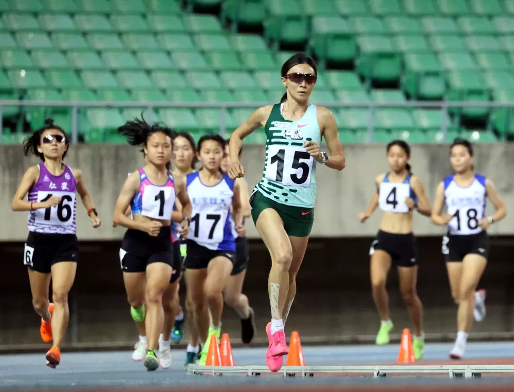 謝千鶴（前）破大會。林嘉欣／攝影。