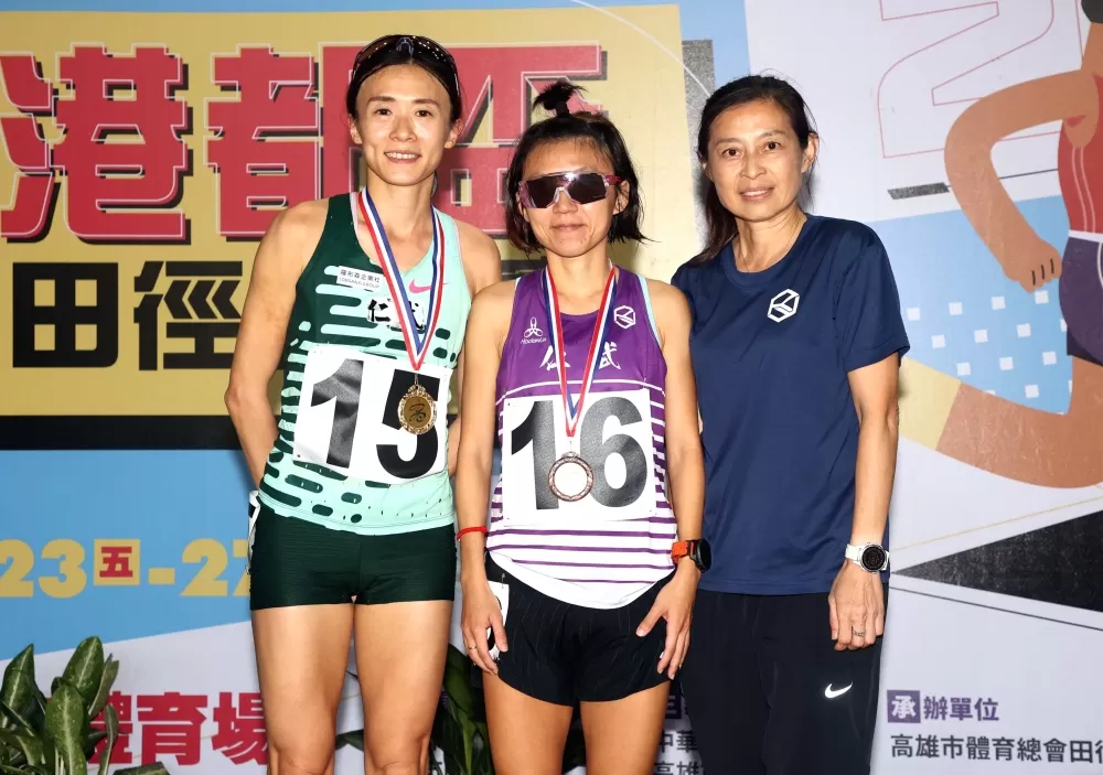 謝千鶴（左）破大會。林嘉欣／攝影。