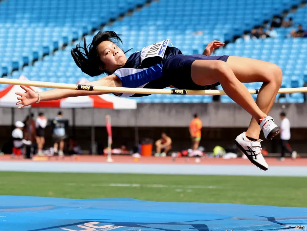 胡語桐跳高奪金破大會。林嘉欣／攝影。