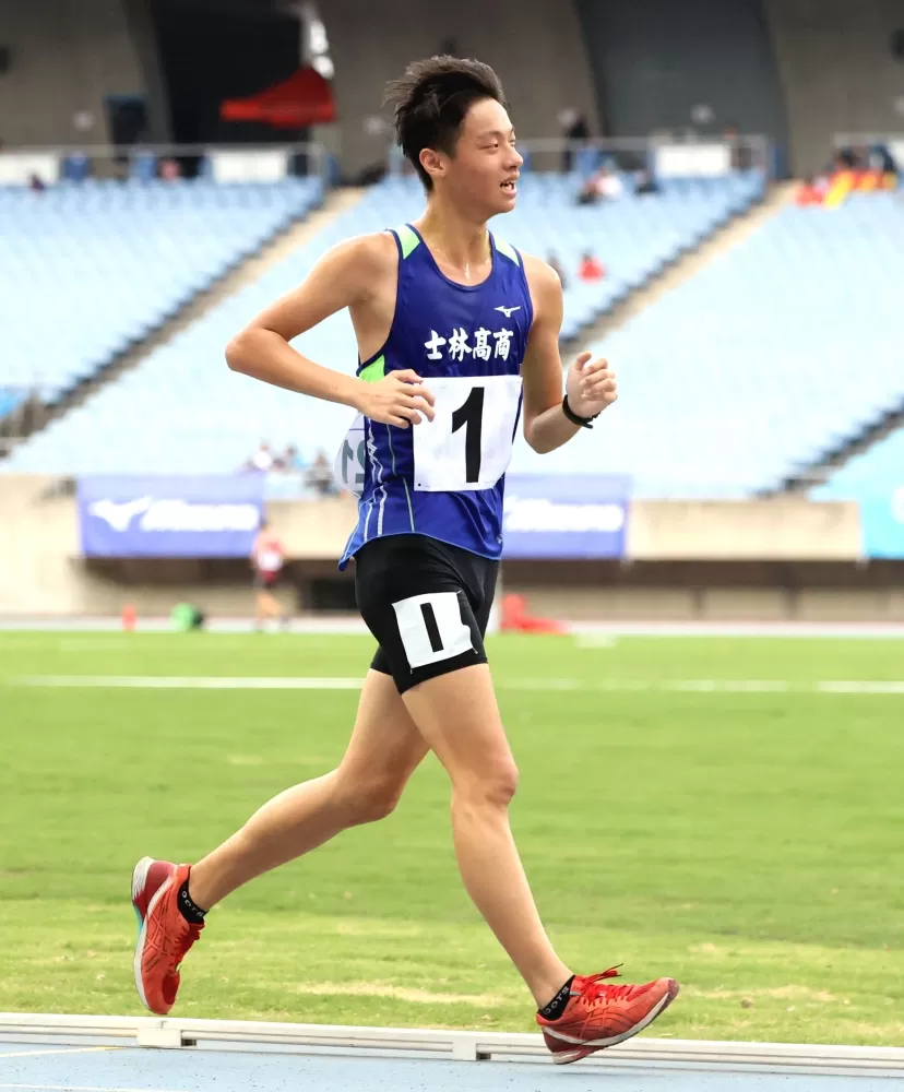 陳聿賢打破男子1萬公尺競走U18全國紀錄。林嘉欣／攝影。