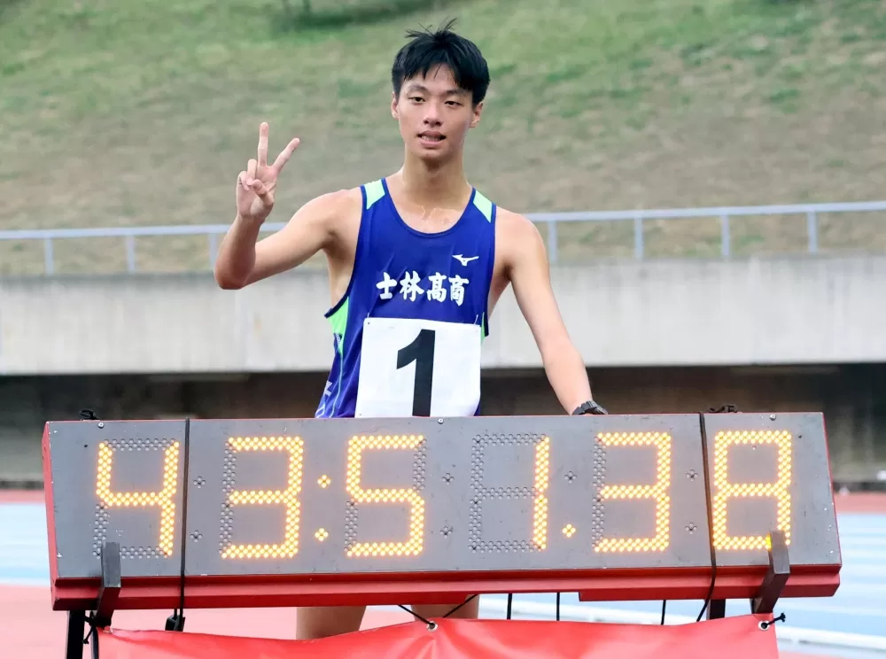 陳聿賢打破男子1萬公尺競走U18全國紀錄。林嘉欣／攝影。