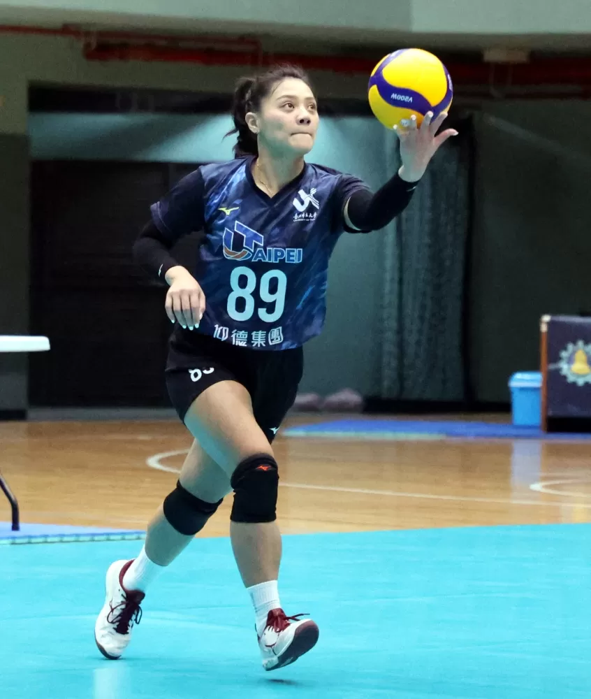 北市大陳潔發球。