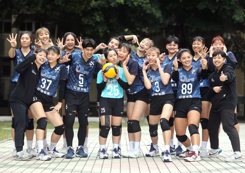 尋求四連霸的北市大女排開心拿下UVL複賽首勝。