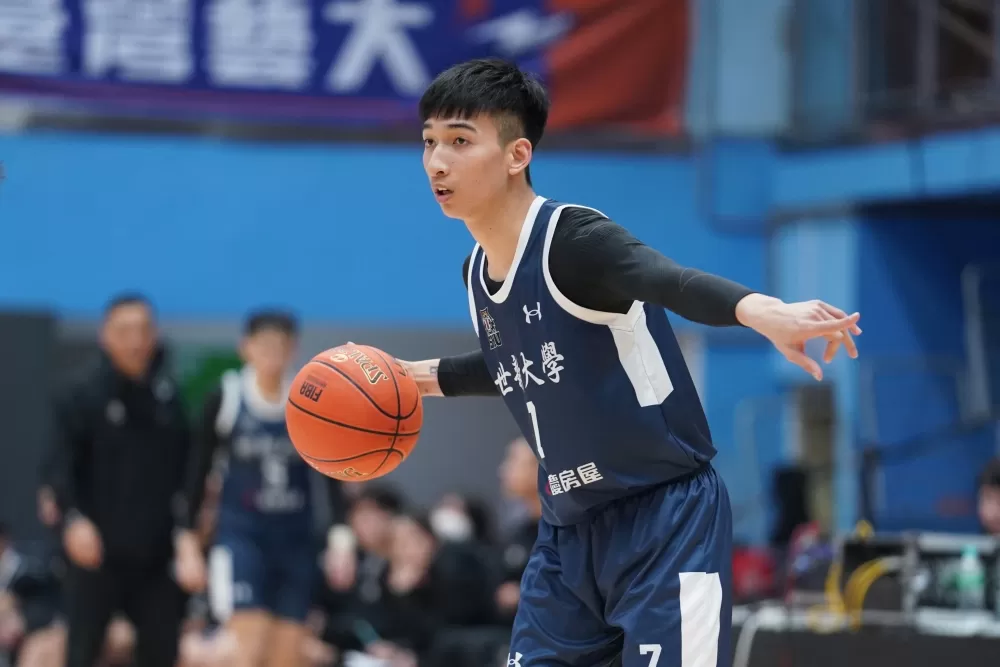 世新張俊生21分。