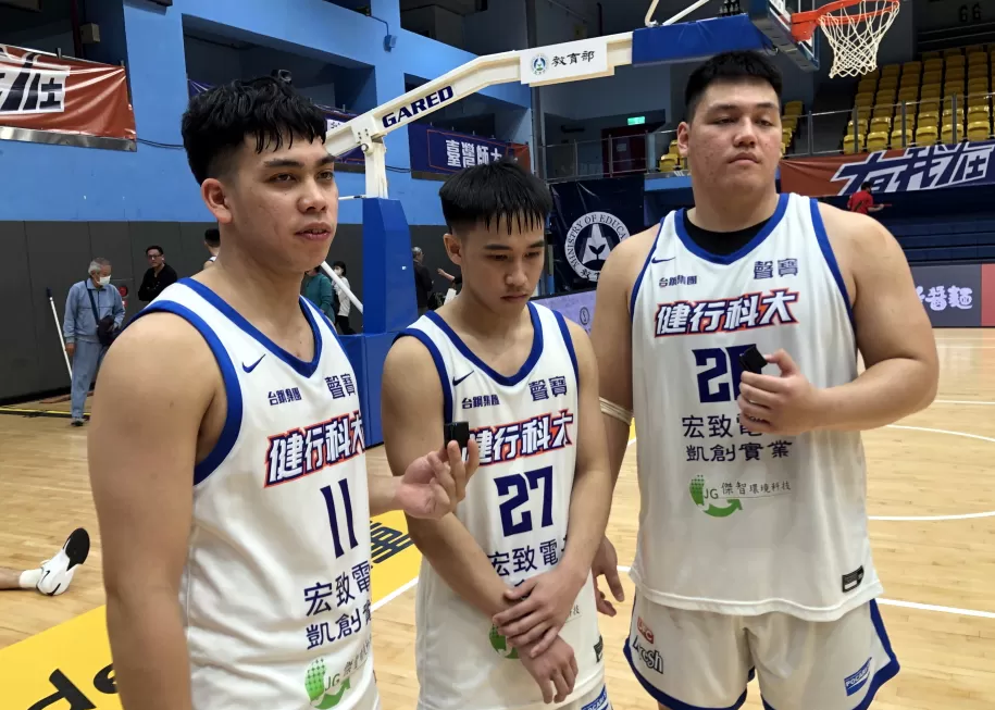 健行「大二連線」潘偉傑（左起）、孫琦森、史魯齊。