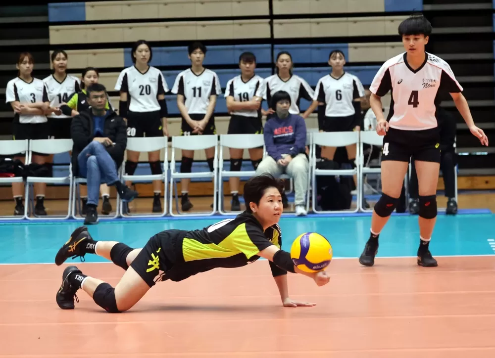 臺師大奮力救球。