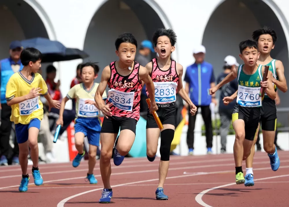 永信國小在四百公尺接力全國賽7連冠。林嘉欣/攝影。