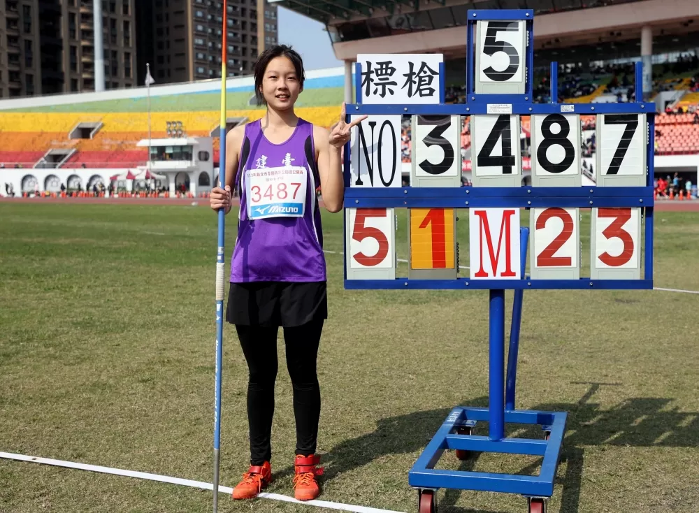 張立昕以51.23創最佳在新北青年盃國女標槍奪金。林嘉欣/攝影。