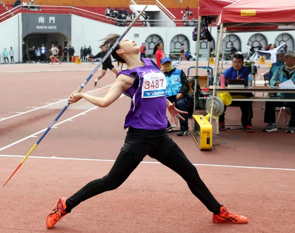 張立昕以51.23創最佳在新北青年盃國女標槍奪金。林嘉欣/攝影。