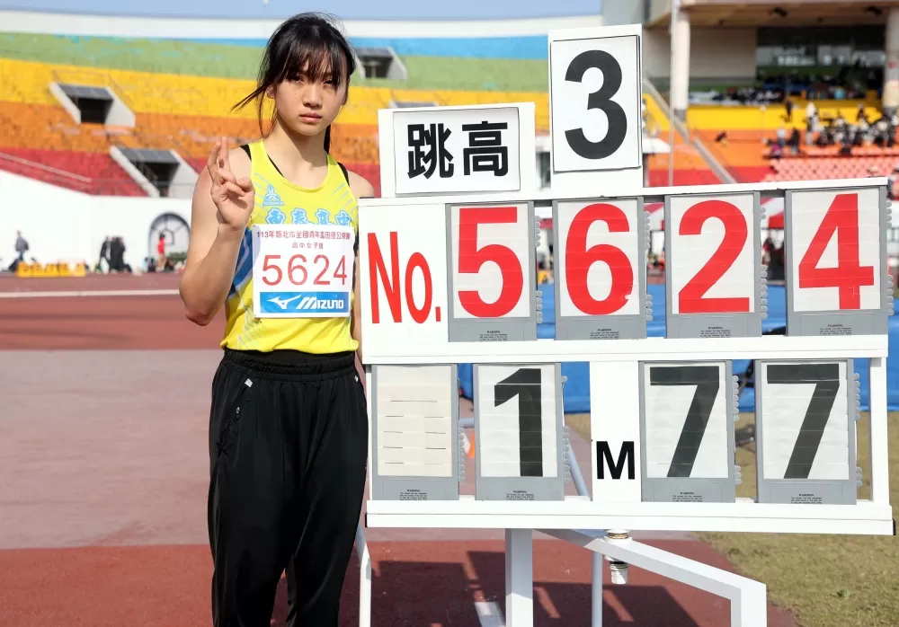 林沛萱在新北青年盃田徑賽跳高以1.77破大會。林嘉欣／攝影。