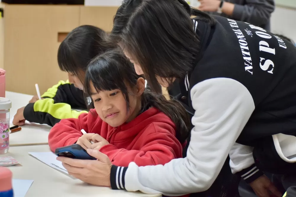 江亦瑄老師指導學員進行思考。呂宜蓁/攝影