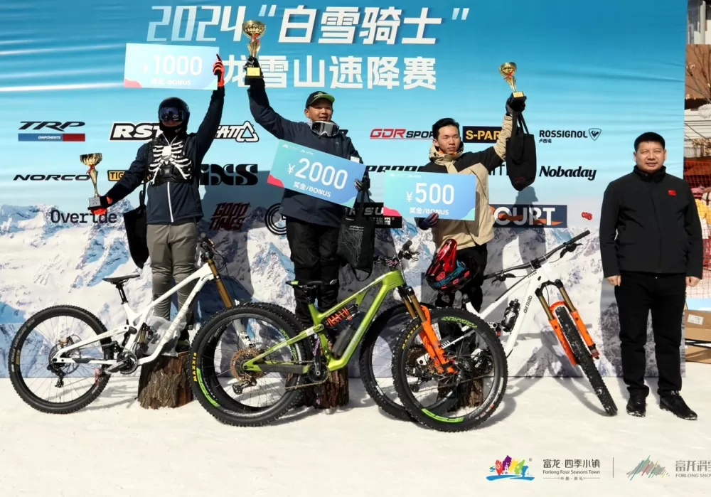 江思翰奪金，張祐綸得銅。富龍滑雪場提供。