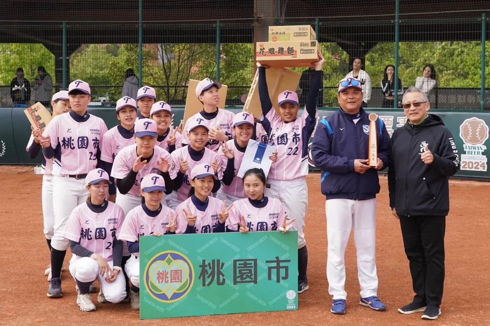 獲得冠軍的桃園市隊。王浚亨/攝影