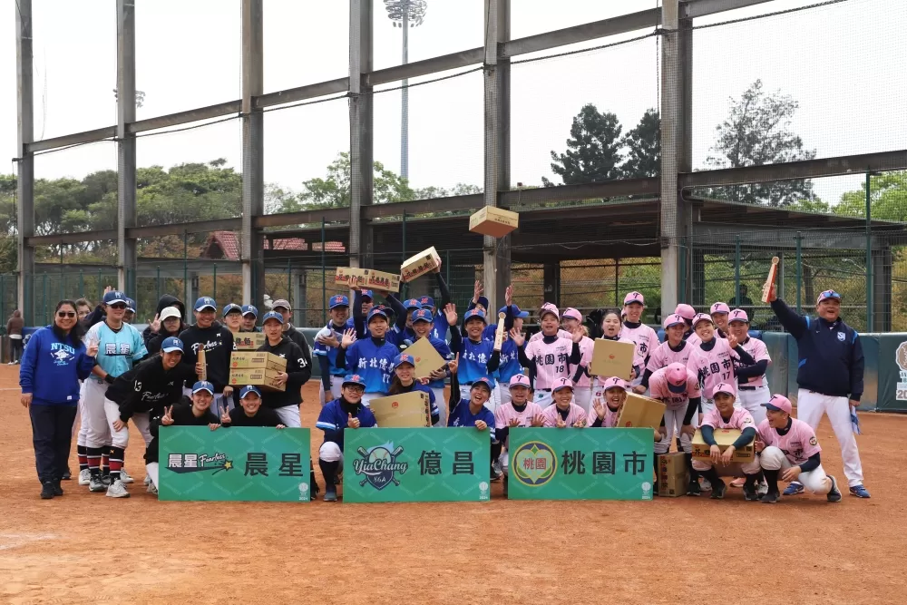 台啤盃女子組前三名合影。李昀芸/攝影