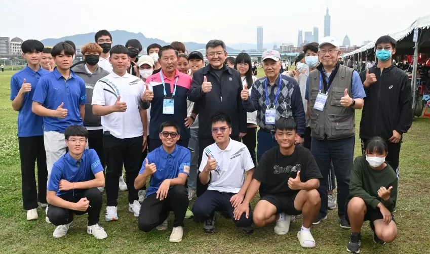 臺北市林哲宏副秘書長親臨現場為選手們打氣（大會提供）。