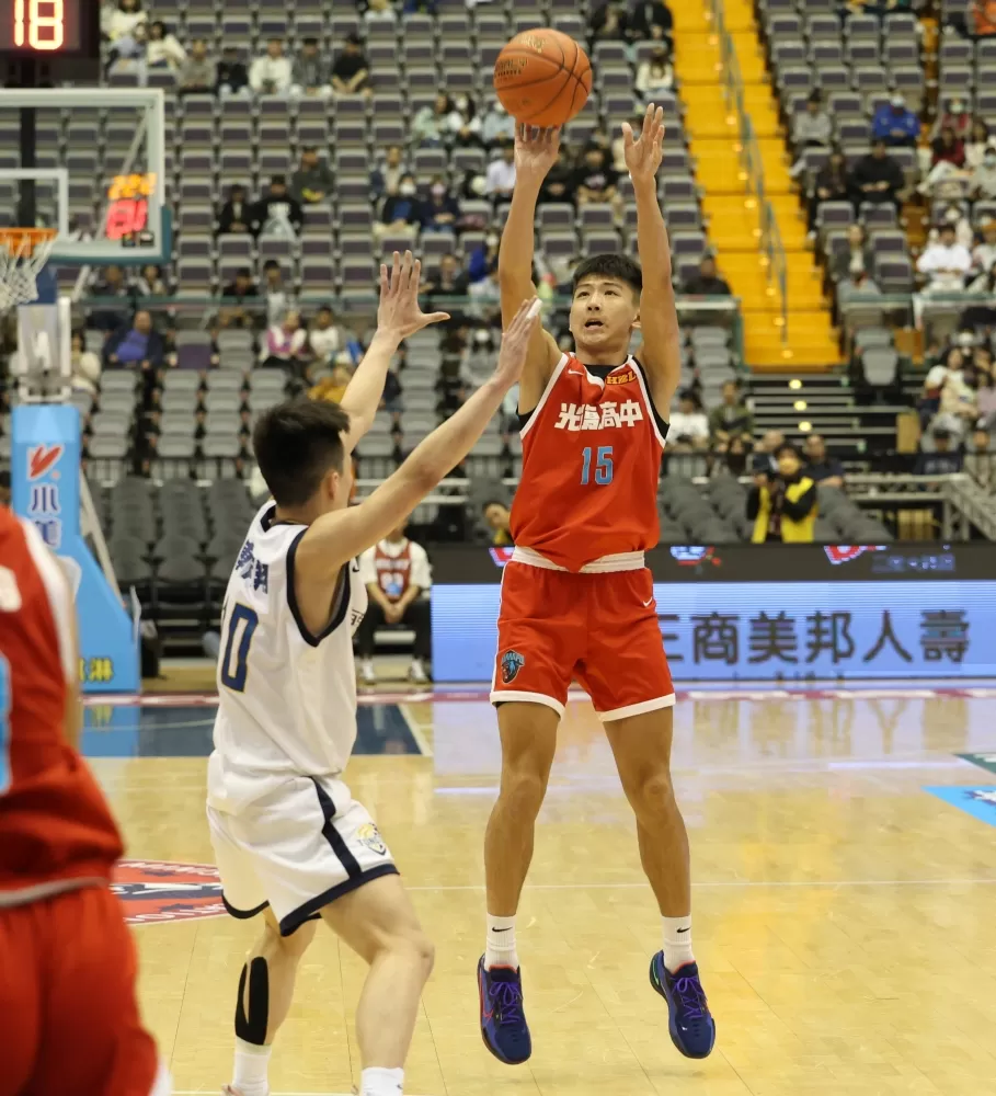 光復謝銘駿三分球9投中5飆27分8籃板5抄截。