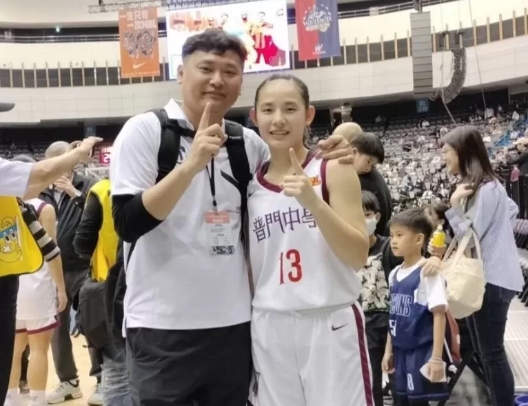 高丁父女檔同季晉級四強同季攻蛋史上頭一遭。
