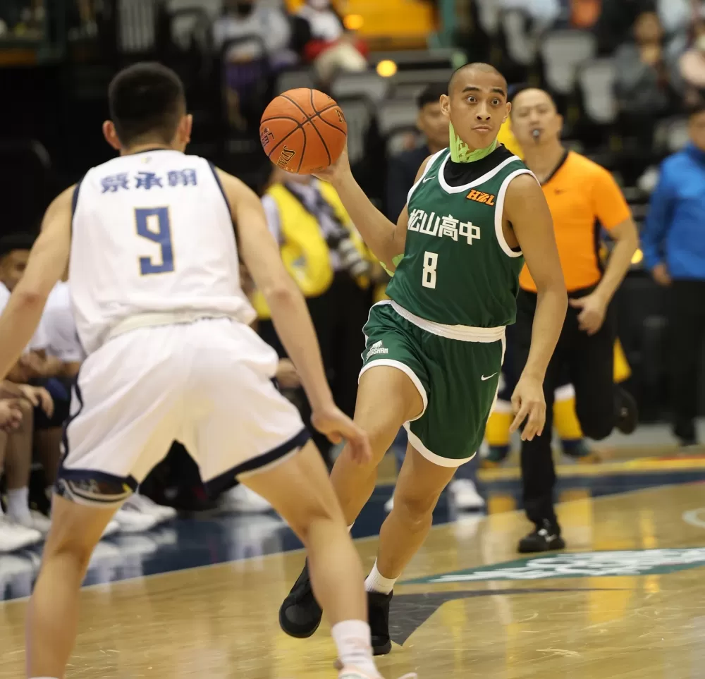 松山林現惟突破。高中體總提供。下同。