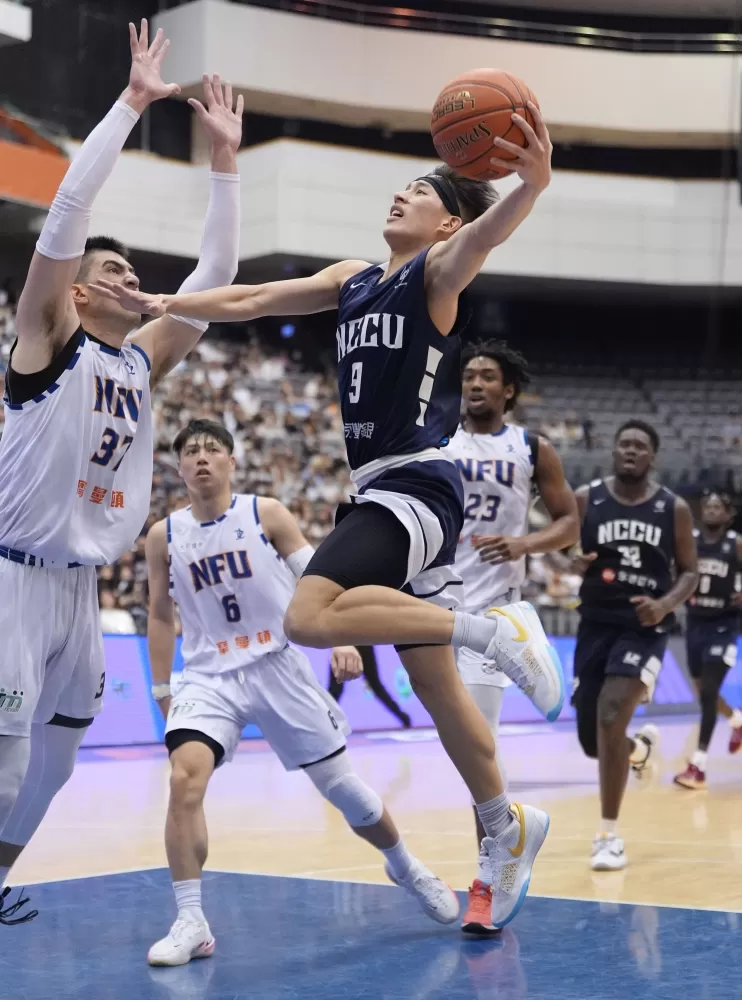 政治大學莊朝勝11投7中的高命中率，砍下全場最高的23分。