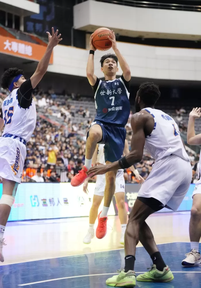 世新大學張俊生飆進4顆三分球,砍下21分3籃板2助攻。