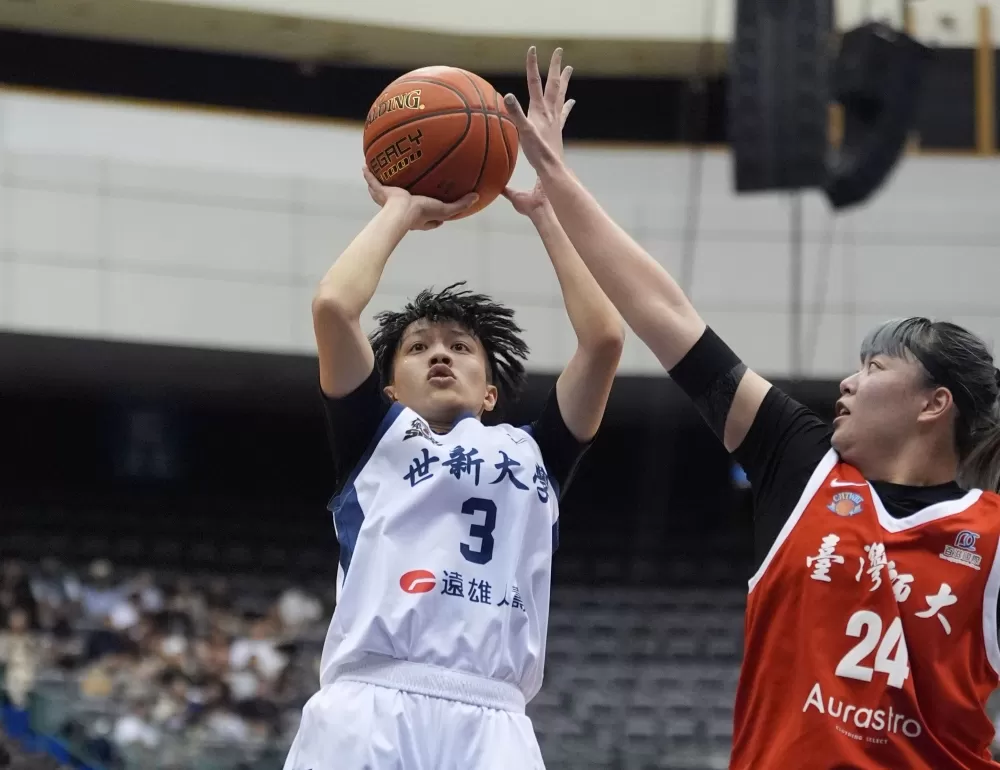 世新大學宋瑞蓁繳出21分9籃板的準雙十數據。