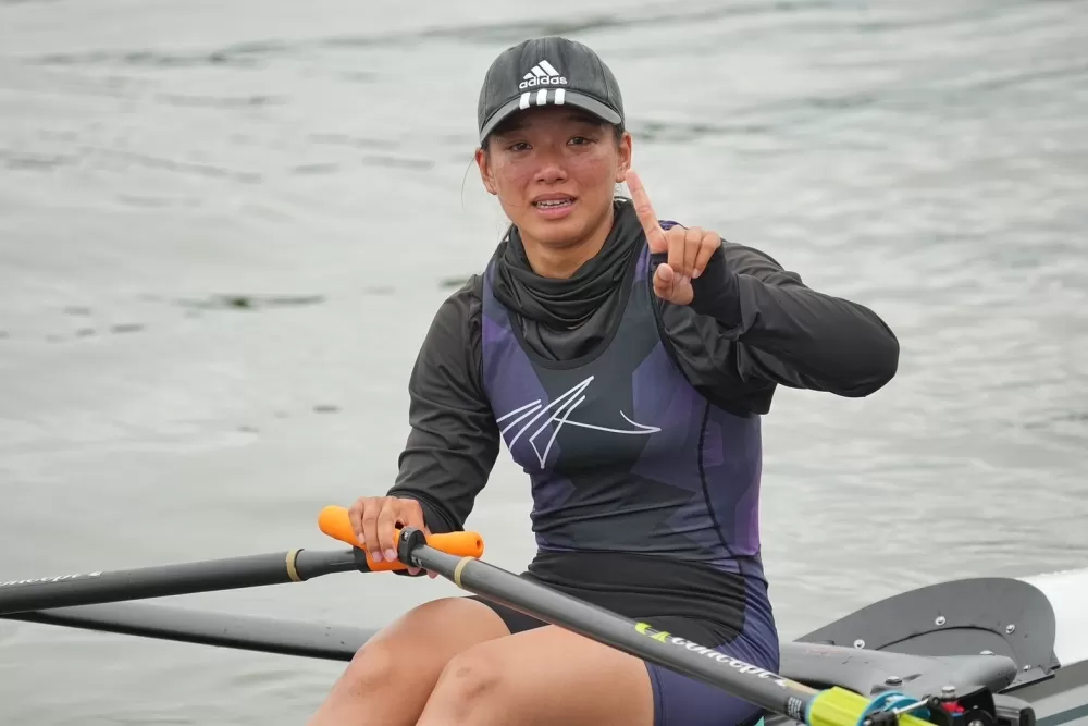 新北市三民高中喻沛棻拿下金牌卻飆淚（臺北市政府教育局提供）。