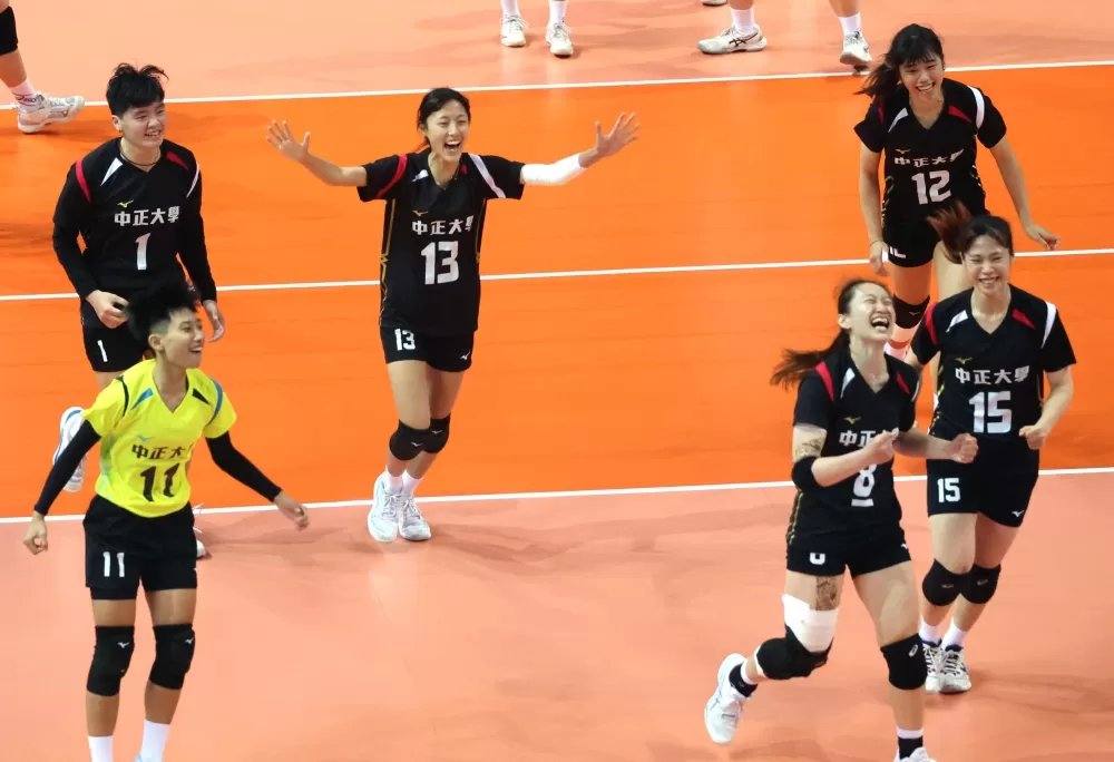 中正大學葉軒岑( 1號)對清大之戰得25分。林嘉欣/攝影。