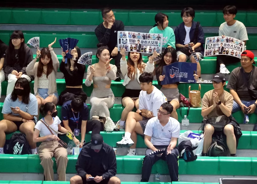 觀眾為北市大加油。林嘉欣/攝影。