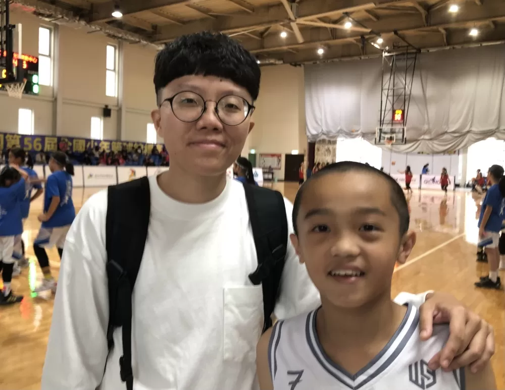 大智教練邱薇澔與愛將鐘子傑。