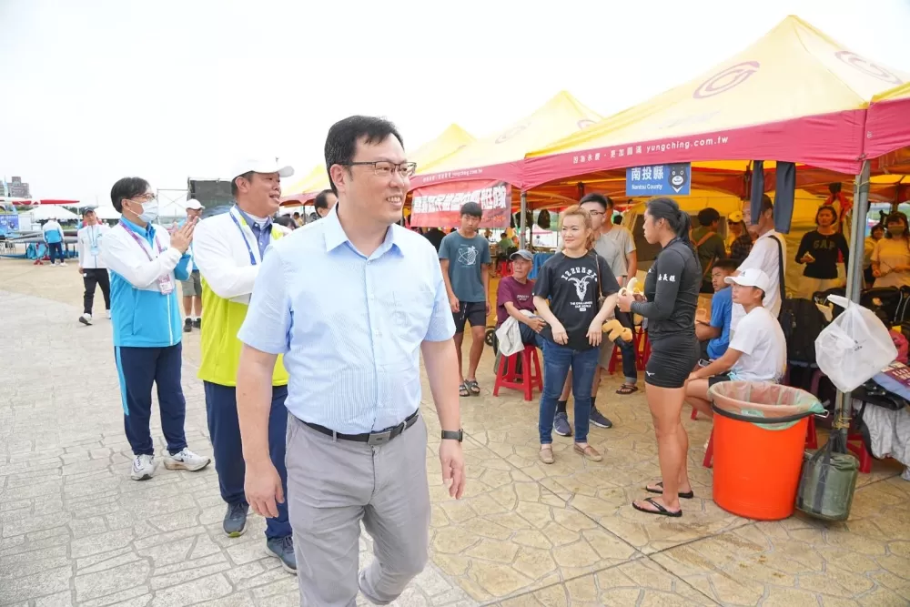 教育部體育署鄭世忠署長到場為選手加油(臺北市政府教育局提供)。